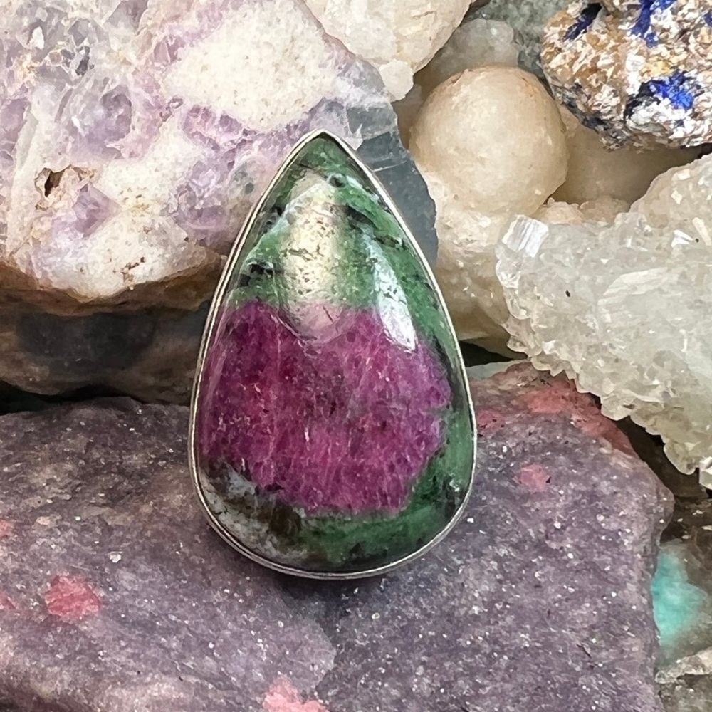 Ruby in zoisite size 7.5 ring